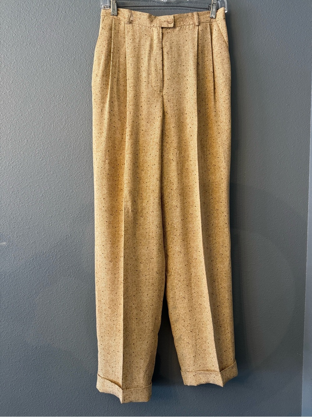 100% Silk Evan Picone Herringbone Pleated Pants in Light Brown  Women’s size 8